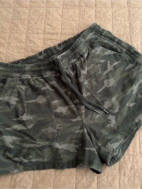 Athleta Olive Green Camo Farallon Shorts